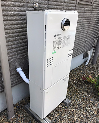2020年8月1日、横浜市戸塚区にお住まいのF様宅のTES熱源機、東京ガス「FT4205ARSAW6CU(GTH-C2436AWX)」をノーリツ「GTH-C2460AW3H BL」にお取替させていただきました。