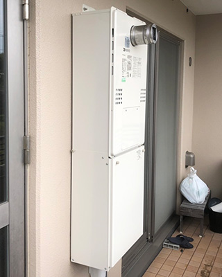 2020年6月21日、横浜市港南区にお住まいのK様宅のガス給湯器、パロマ「DH-N241AWADL3C」をノーリツ「GTH-C2460AW3H-T BL」にお取替させていただきました。