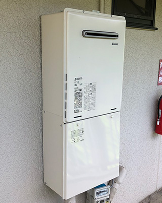 2020年8月1日、神奈川県秦野市にお住まいのF様宅のガス給湯器、ナショナル「GJ-C20T2」をリンナイ「RUF-A2005SAW(B)」にお取替させていただきました。