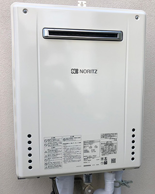 2020年8月20日、東京都町田市にお住まいのH様宅のガス給湯器、ノーリツ「GT-2428SAWX」をノーリツ「GT-2460SAWX-1 BL」にお取替させていただきました。