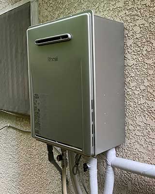 2020年11月20日、神奈川県大和市にお住まいY様宅のバランス釜リンナイ「RBF-133SDX-FR-L-T」をリンナイ壁掛ガス給湯器「RUF-E2006SAW(A)」にお取替させていただきました。