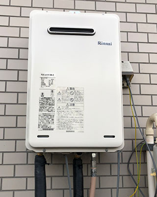 2020年12月10日、横浜市港北区にお住まいC様宅のガス給湯器、パーパス「GS-1600W-1」をリンナイ「RUX-A1615W-E」にお取替させていただきました。