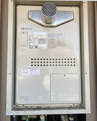 2021年4月20日、東京都世田谷区にお住まいA様宅のガス給湯器、ノーリツ「GTH-2413AWXH-T」をノーリツ「GTH-2444AWX3H-T-1 BL」にお取替させていただきました。