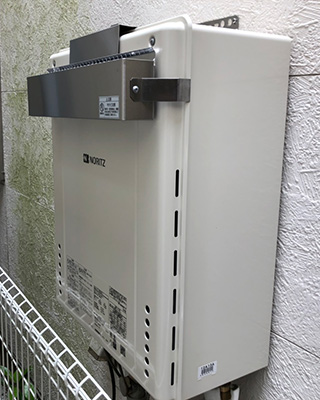 2020年5月26日、横浜市鶴見区にお住まいのO様宅のガス給湯器、ノーリツ「GT-2428SAWX」をノーリツ「GT-2460AWX-1 BL」にお取替させていただきました。
