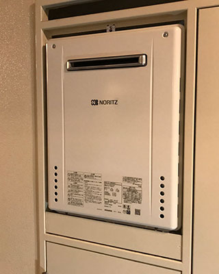東京都中央区にお住まいのN様宅のガス給湯器、ノーリツ「GT-1627SAWX」をノーリツ「GT-1660SAWX-1 BL」にお取替させていただきました。