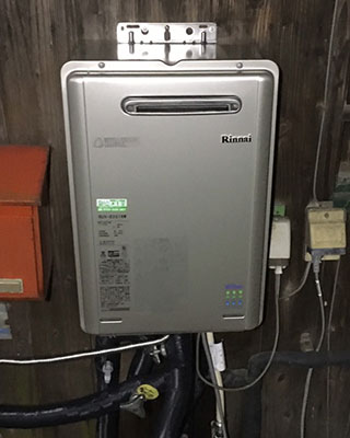 2019年12月16日、川崎市宮前区にお住まいのS様宅のガス給湯器、パロマ「PH-20CWL」をリンナイ「RUX-E2016W」にお取替させていただきました。