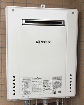 2020年2月15日、神奈川県藤沢市にお住まいのI様宅のガス給湯器、ノーリツ「GT-2400AWX」をノーリツ「GT-2460AWX-1 BL」にお取替させていただきました。