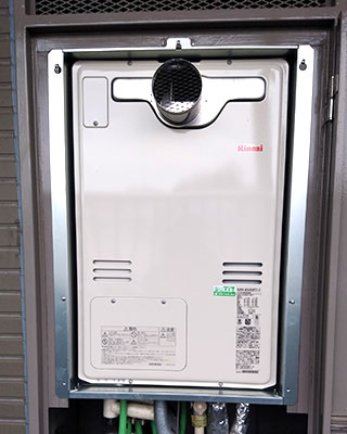 2019年12月9日、横浜市青葉区にお住まいのY様宅のガス給湯器、パロマ「DH-N241AWADL3」をリンナイ「RUFH-A2400AT2-3」にお取替させていただきました。