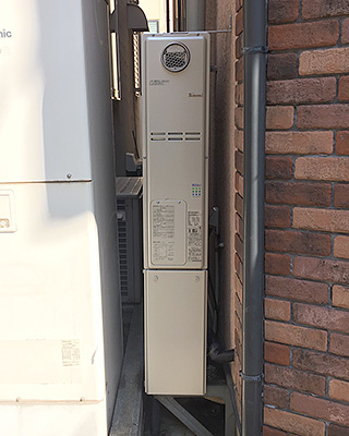 2020年2月21日、東京都新宿区にお住まいのF様宅のTES熱源機、東京ガス「IT4203LRSSW3QU(RUFH-VS2400SAW2-3)」をリンナイ「RUFH-SE2406SAW2-3」にお取替させていただきました。