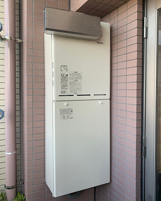 2020年2月22日、川崎市中原区にお住まいのT様宅のガス給湯器、リンナイ「RUF-V2400AA-1」をリンナイ「RUF-A2405AA(B)」にお取替させていただきました。