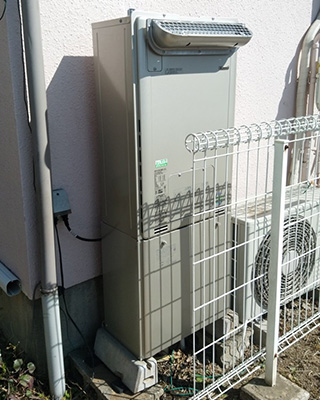 2020年2月24日、横浜市青葉区にお住まいのS様宅の熱源機、リンナイ「RUFH-K2400AW2-6」をリンナイ「RUFH-E2405AW2-3(A)」にお取替させていただきました。