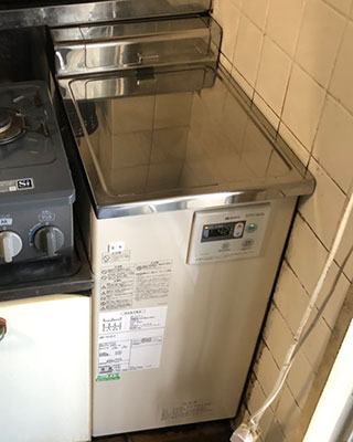 2020年9月11日、横浜市青葉区にお住まいのS様宅の調理台形ガス給湯器、ノーリツ「GBF-1601D」をノーリツ「GBF-1611D-2」にお取替させていただきました。