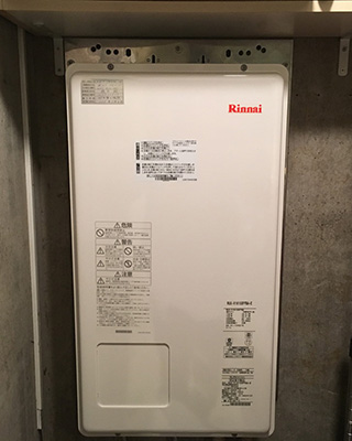 2020年3月2日、川崎市宮前区にお住まいのK様宅のガス給湯器、リンナイ「RUF-V1612FFBA-E」をリンナイ「RUX-V1615SFFBA-E」にお取替させていただきました。