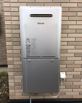 2020年6月28日、東京都町田市にお住まいのN様宅のガス給湯器、リンナイ「RUF-V2401SAW」をリンナイ「RUF-E2406AW」にお取替させていただきました。