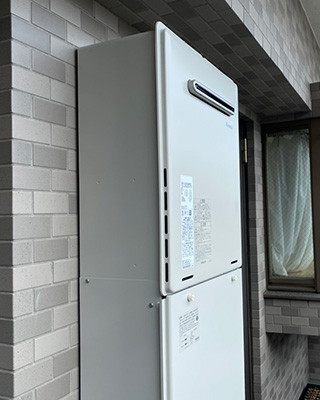2020年4月10日、神奈川県平塚市にお住まいのT様宅のガス給湯器をリンナイ「RUF-A2005SAW(B)」にお取替させていただきました。