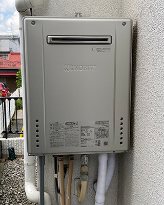 2020年4月28日、横浜市中区にお住まいのI様宅のガス給湯器、ノーリツ「GT-2428SAWX」をノーリツ「GT-C2462SAWX BL」にお取替させていただきました。