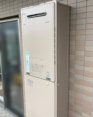 2020年6月6日、東京都町田市にお住まいのM様宅の熱源機、リンナイ「RUFH-V2403AW」をリンナイ「RUFH-E2405AW2-3(A)」にお取替させていただきました。