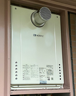 2020年5月9日、東京都江東区にお住まいのA様宅のガス給湯器、ノーリツ「GT-2022SAWX-T」をノーリツ「GT-2060SAWX-T-1 BL」にお取替させていただきました。