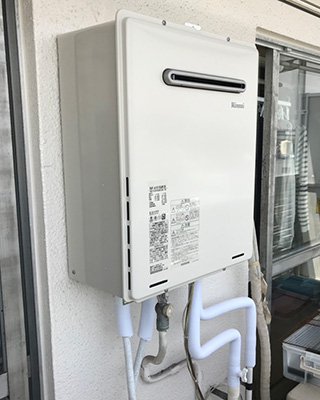 2020年5月13日、横浜市磯子区にお住まいのS様宅のガス給湯器、リンナイ「RUF-V1615SAW」をリンナイ「RUF-A1615SAW(B)」にお取替させていただきました。