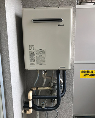 2020年5月12日、川崎市麻生区にお住まいのK様宅のガス給湯器、ノーリツ「GT-1622SAWX」をリンナイ「RUF-A1615SAW(B)」にお取替させていただきました。