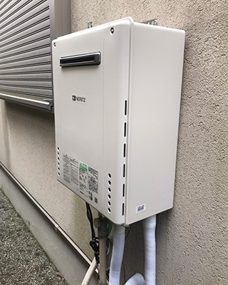 2020年6月26日、横浜市港南区にお住まいのN様宅のガス給湯器、ノーリツ「GT-2428SAWX」をノーリツ「GT-2460SAWX-1 BL」にお取替させていただきました