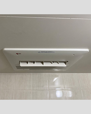 2020年6月9日、東京都文京区にお住まいのT様宅の浴室暖房乾燥機、三洋「DBD-28KSA1」をノーリツ「BDV-4104AUNC-BL」にお取替させていただきました。