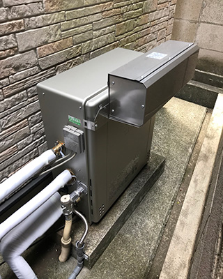 2020年5月30日、川崎市高津区にお住まいのK様宅のガス給湯器、ノーリツ「GT-2422ARX」をノーリツ「GT-C2462ARX BL」にお取替させていただきました。