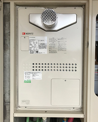 2020年5月30日、横浜市南区にお住まいのK様宅のガス給湯器、ノーリツ「GTH-2417SAWX3H-T」をノーリツ「GTH-2444SAWX3H-T-1 BL」にお取替させていただきました。