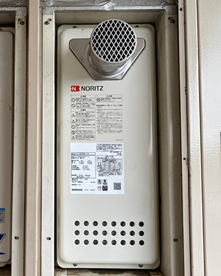 2020年6月12日、川崎市高津区にお住まいのW様宅のガス給湯器、ノーリツ「GT-2003AW-T」をノーリツ「GT-2053AWX-T-4 BL」にお取替させていただきました。
