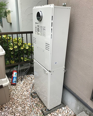 2020年6月12日、横浜市港南区にお住まいのN様宅のTES熱源機、東京ガス「IT4203ARSSW3QU(RUFH-V2403SAW2-3)」をノーリツ「GTH-C2460AW3H BL」にお取替させていただきました。