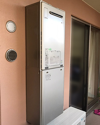2020年6月29日、川崎市高津区にお住まいのH様宅のTES熱源機、東京ガス「AT4203ARSSW3QU-G」をリンナイ「RUFH-E2405SAW2-3(A)」にお取替させていただきました。