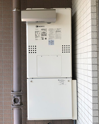 2020年7月2日、東京都世田谷区にお住まいのO様宅のTES熱源機、東京ガス「FT4204ARS2AW3QU(GTH-2434AWX3H-L)」をノーリツ「GTH-C2461AW3H-L BL」にお取替させていただきました。