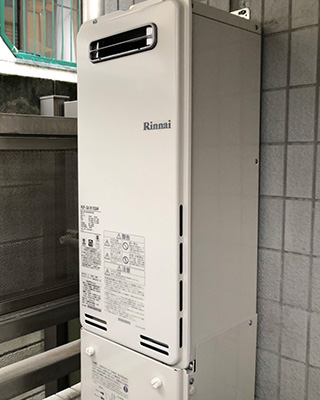 2020年7月22日、東京都新宿区にお住まいのA様宅のガス給湯器、リンナイ「RUF-VS1611SAW」をリンナイ「RUF-SA1615SAW」にお取替させていただきました。