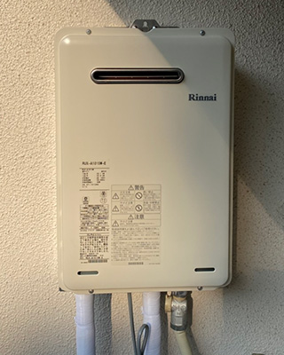2020年8月6日、川崎市麻生区にお住まいのM様宅のガス給湯器、ノーリツ「GQ-701W」をリンナイ「RUX-A1015W-E」にお取替させていただきました。