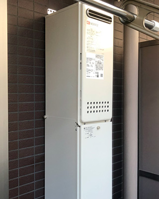 2020年8月3日、東京都杉並区にお住まいのM様宅のガス給湯器、ノーリツ「GT-2033SAWX」をノーリツ「GT-2053SAWX-4 BL」にお取替させていただきました。