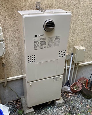 2020年8月26日、川崎市麻生区にお住まいのS様宅のTES熱源機、東京ガス「HT-4203ARS-AW6C(RUFH-K2400AW2-6)」をノーリツ「GTH-C2461AW6H BL」にお取替させていただきました。