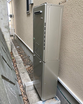 2020年8月10日、横浜市緑区にお住まいのM様宅のTES熱源機、東京ガス「IT4203LRSSW3QU(RUFH-VS2400SAW2-3)」をリンナイ「RUFH-E2405AW2-3(A)」にお取替させていただきました。