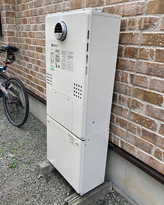 2020年8月19日、横浜市泉区にお住まいのK様宅のTES熱源機、東京ガス「AT4203ARSSW3QU」をノーリツ「GTH-C2460SAW BL」にお取替させていただきました。