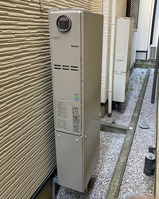 2020年8月30日、川崎市中原区にお住まいのI様宅のTES熱源機、東京ガス「XT4209LRSAW3C(GH-S2400ZWS)」をリンナイ「RUFH-SE2406AW2-3」にお取替させていただきました。