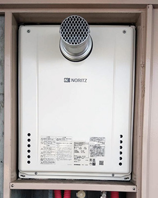 2020年8月19日、横浜市鶴見区にお住まいのS様宅のガス給湯器、ノーリツ「GT-2422SAWX-T」をノーリツ「GT-2460SAWX-T-1 BL」にお取替させていただきました。