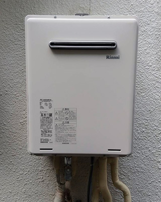 2020年8月18日、川崎市高津区にお住まいのY様宅のガス給湯器、ノーリツ「GT-2022SAWX」をリンナイ「RUF-A2005SAW(B)」にお取替させていただきました。