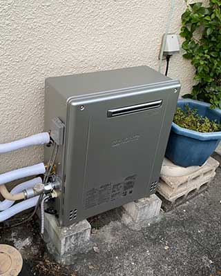 2020年10月5日、東京都荒川区にお住まいのF様宅のガス給湯器、ノーリツ「GT-2027SARX」をノーリツ「GT-C2062SARX BL」にお取替させていただきました。