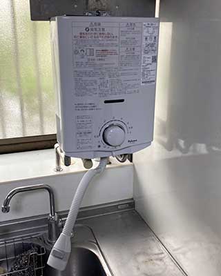 2020年10月28日、横浜市戸塚区にお住まいN様宅の瞬間湯沸かし器、パロマ「PH-5BS」をパロマ「PH-5BV」にお取替させていただきました。