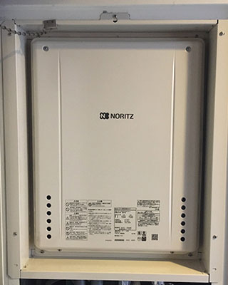 2020年12月15日、横浜市港北区にお住まいK様宅のガス給湯器、ノーリツ「GT-2416SAWX-H」をノーリツ「GT-2460SAWX-H-1 BL」にお取替させていただきました。
