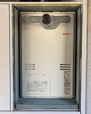 2021年3月4日、横浜市栄区にお住まいA様宅のガス給湯器、東京ガス「FT-240RFA4-AL(GTH-162AW-T)」をリンナイ「RUFH-A1610AT」にお取替させていただきました。