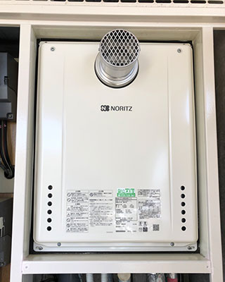 2021年3月16日、東京都八王子市にお住まいT様宅のガス給湯器、ノーリツ「GT-2428SAWX-T-1」をノーリツ「GT-2460AWX-T-2 BL」にお取替させていただきました。