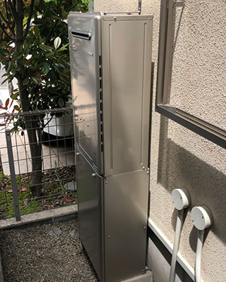 2021年5月1日、横浜市青葉区にお住まいK様宅のTES熱源機、東京ガス「IT4203ARSSW6CU(RUFH-K2400SAW2-6)」をリンナイ「RUFH-E2406SAW2-6」にお取替させていただきました。