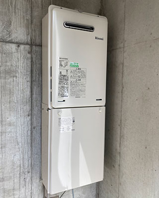 2021年5月10日、横浜市港北区にお住まいK様宅のガス給湯器、リンナイ「RUX-V1611W」をリンナイ「RUX-A1615W-E」にお取替させていただきました。