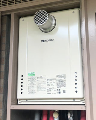 2021年5月29日、横浜市青葉区にお住まいD様宅のガス給湯器、ノーリツ「GT-2422SAWX-T」をノーリツ「GT-2460SAWX-T-2 BL」にお取替させていただきました。