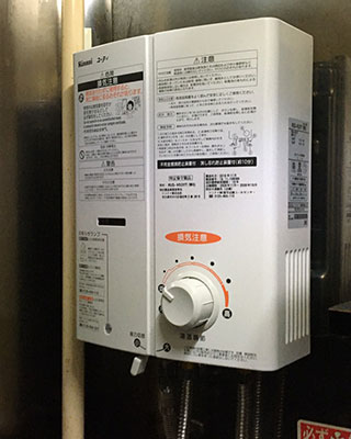 2021年6月24日、横浜市中区にお住まいK様宅の瞬間湯沸かし器、パロマ「PH-5TF(50)」をリンナイ「RUS-V53YT(WH)」にお取替させていただきました。